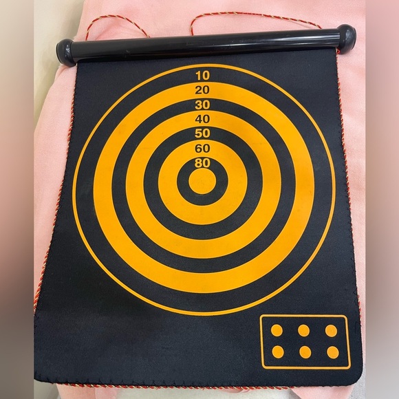 Magnetic Dartboard with Darts - Picture 3 of 5